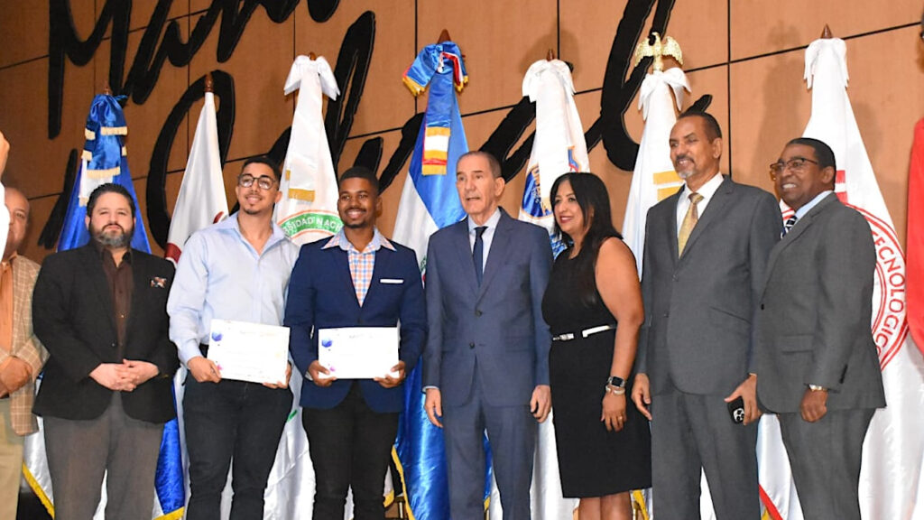 @MESCYTRD otorga un millón de pesos entre estudiantes ganadores del VIII Congreso Estudiantil de Investigación Científica y Tecnológica