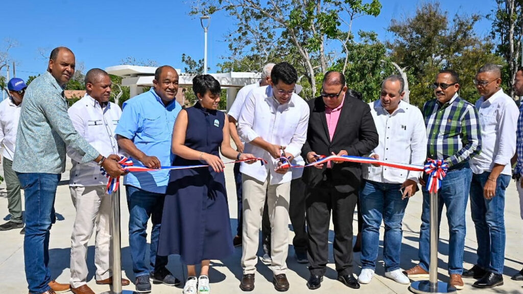 Ministerio de @TurismoRD entrega renovado Parque Municipal Pepillo Salcedo a un costo superior a los RD 39 millones, en Montecristi