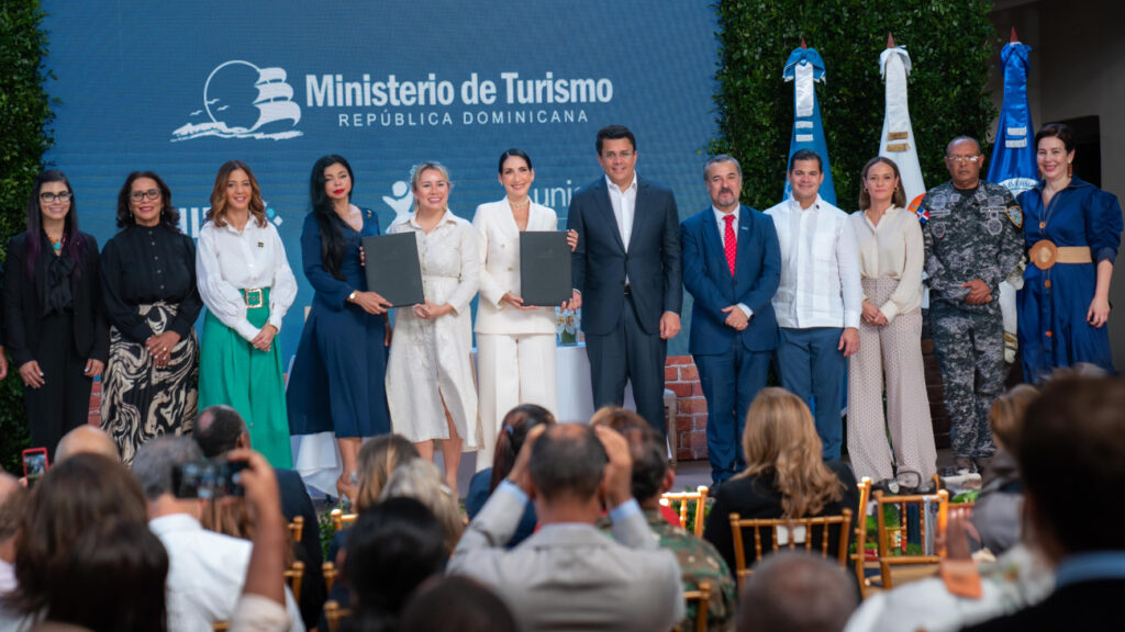 Ministro de Turismo @DavidColladoM y la primera dama @raquelarbaje encabezan acto de ingreso de país al GARA