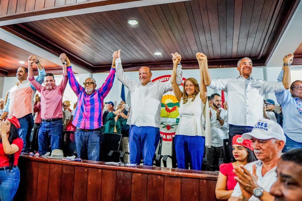 @PRSC Proclama a @UlisesRodg como su candidato a alcalde por la provincia de Santiago