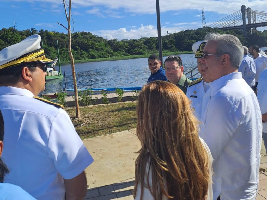 @SanzLovaton acompaña a @luisAbinader y @CarolinaMejiaG en Inauguración del Nuevo proyecto Domingo Savio