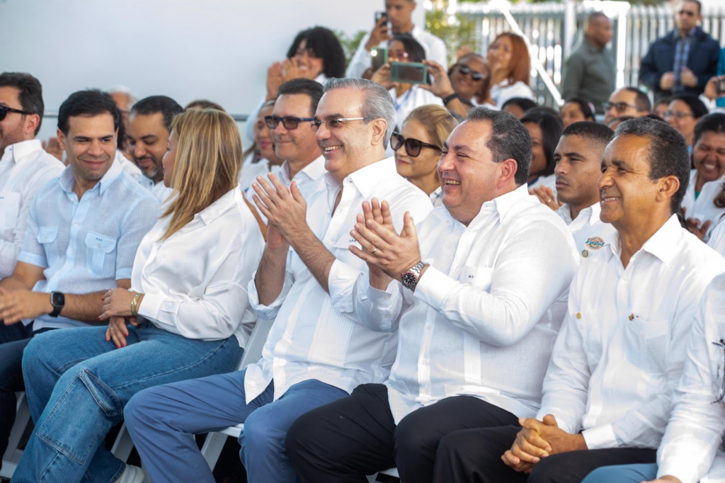 Presidente @LuisAbinader dejó inaugurada la carretera Rancho Arriba-Nizao