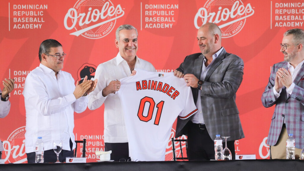 Presidente @LuisAbinader encabeza inauguración de nueva academia de los Orioles de Baltimore