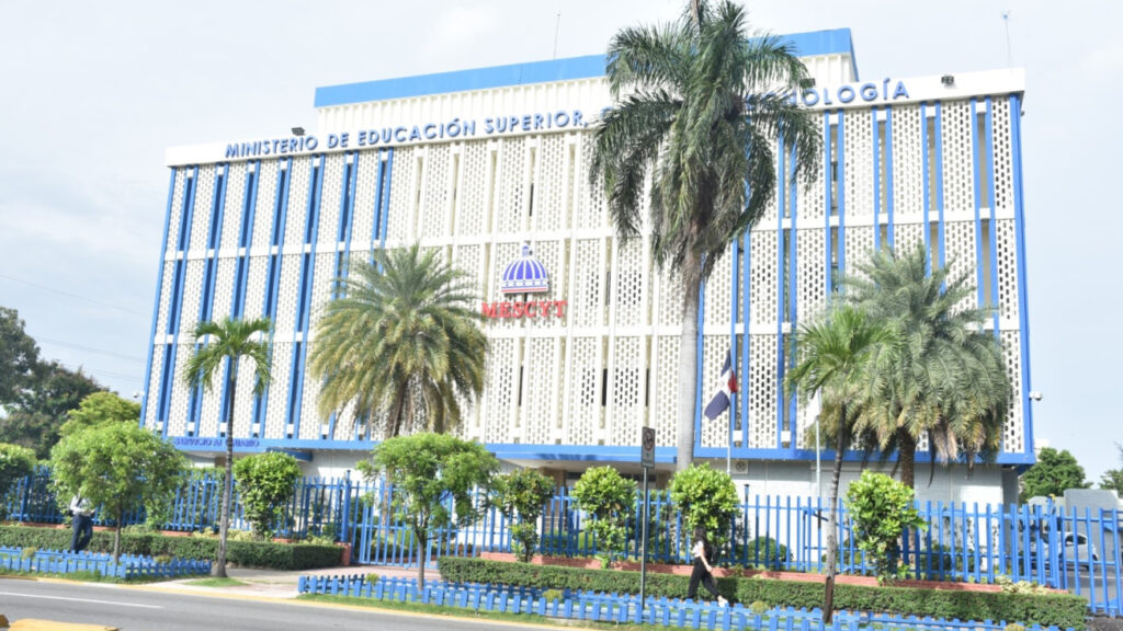 Mescyt triplica cupos de Inglés de Inmersión en Pedernales, en consonancia con las políticas de desarrollo de la región Sur