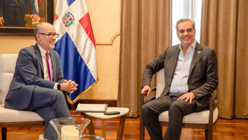 Presidente @luisabinader recibe director de la Oficina de Asuntos Intergubernamentales de la Casa Blanca, Tom Pérez