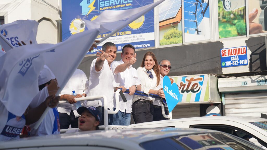 Santiago se tiró a la calle a dar un contundente respaldo a @LuisAbinader y su próximo alcalde @UlisesRodg