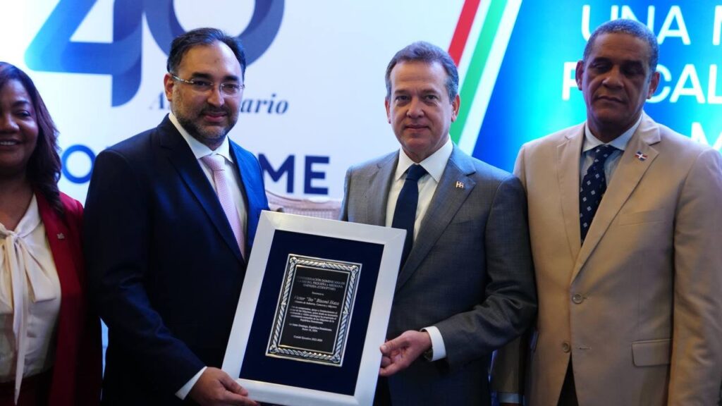 @ItoBisono Es reconocido por @CODOPYMERD en su 40° aniversario