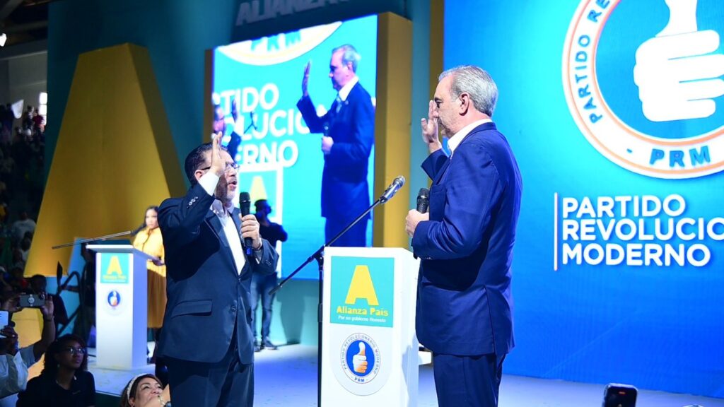 @MorenoGuillermo Sella con acero compromiso por profundizar el cambio y evitar el retroceso, proclamando como candidato presidencial de @AlianzaPaisRDa @LuisAbinader