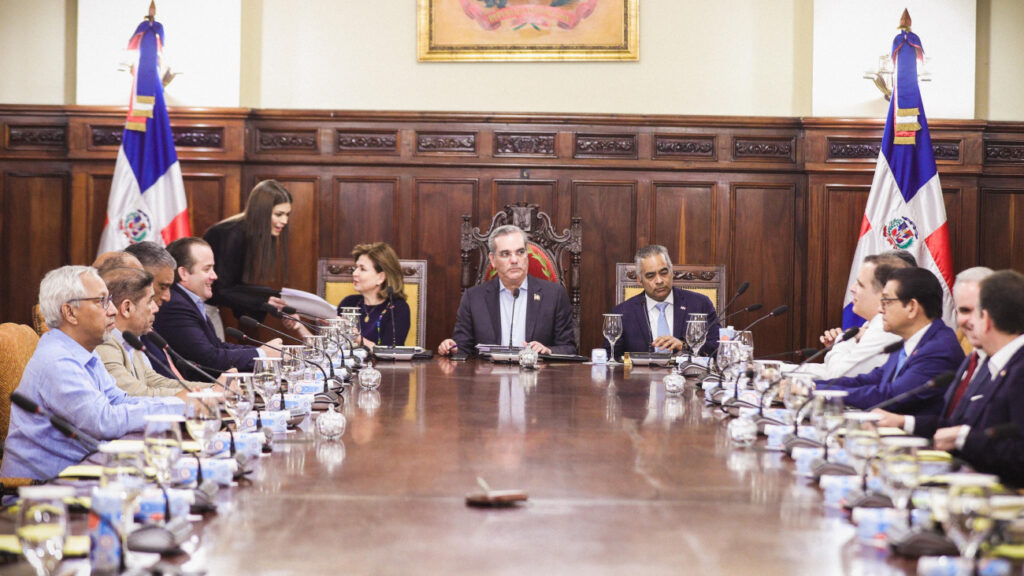 Presidente @luisabinader encabeza Consejo de Ministros y Directores donde se analiza ejecución presupuestaria del 2024