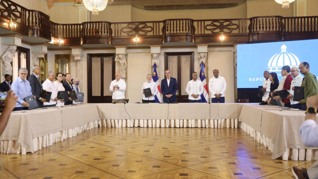 En un hecho sin precedentes, Gobierno y ecologistas acuerdan defender áreas protegidas