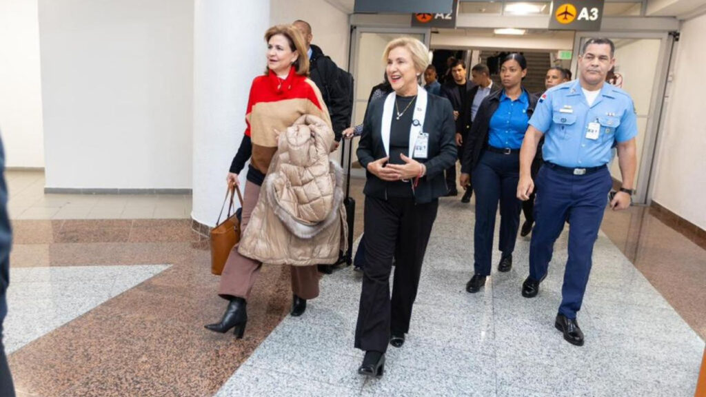 Vicepresidenta Raquel Peña regresa al país luego de concluir agenda en Davos, Suiza