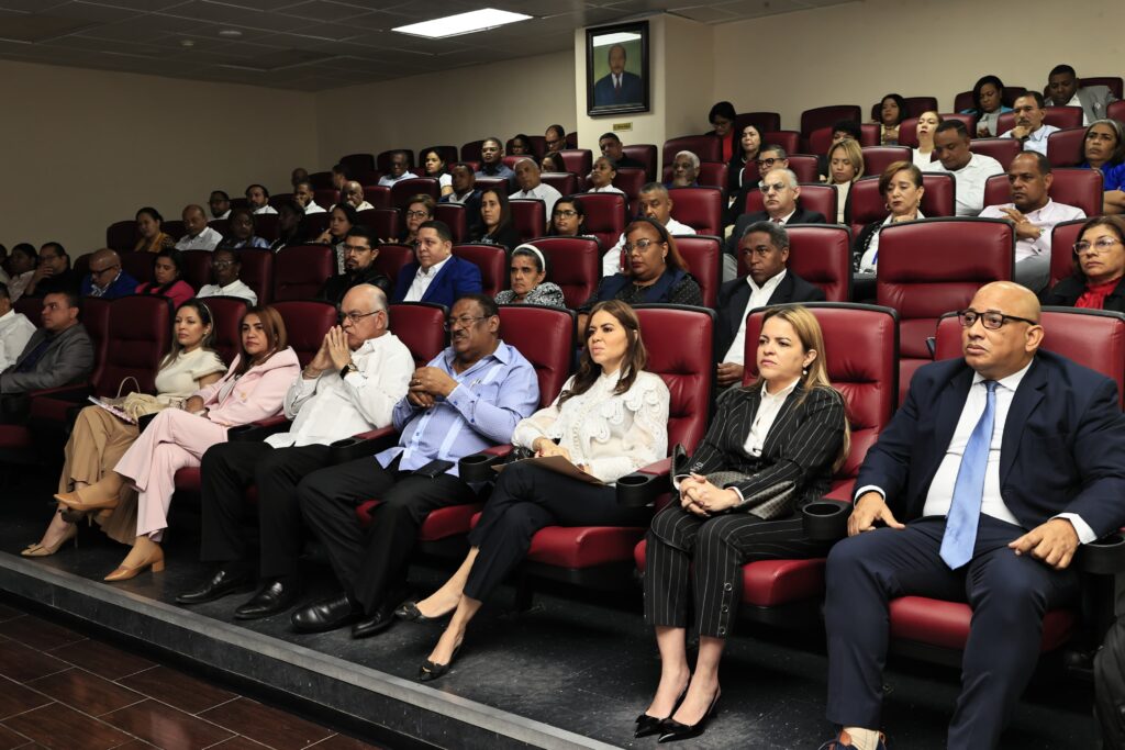 SNS socializa con directores de hospitales del Servicio Regional de Salud Metropolitano