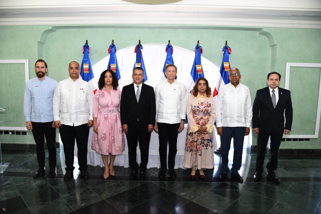 Mirex y JCE acuerdan colaboración para garantizar derecho a voto de dominicanos residentes en el exterior
