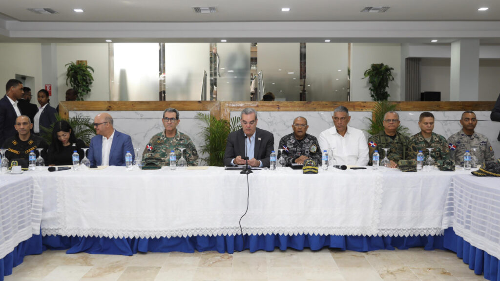 Presidente @LuisAbinader encabeza reunión de seguimiento al Plan de Seguridad Ciudadana