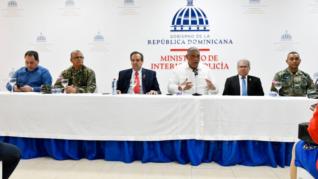 Reservas militares y policías garantizarán seguridad en hospitales; SNS ha colocado 1,765 agentes en todo el país