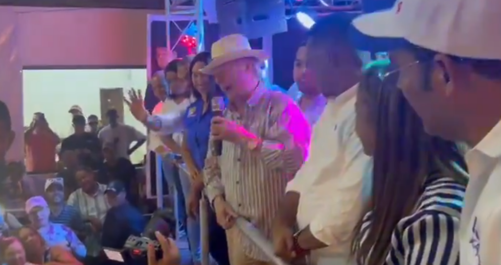 @LlegoPapa Hipolito Mejía repite que a Franscisco Peña no le gana nadie