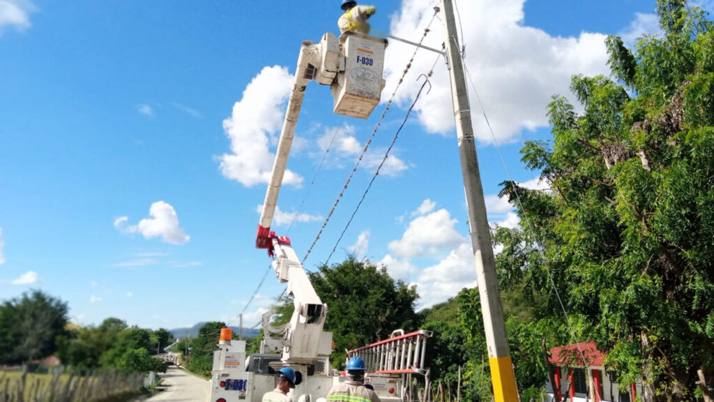 @HomeroFigueroaG @EdesurRD impacta a mas de 500 familias al instalar igual cantidad de luminarias en San Juan