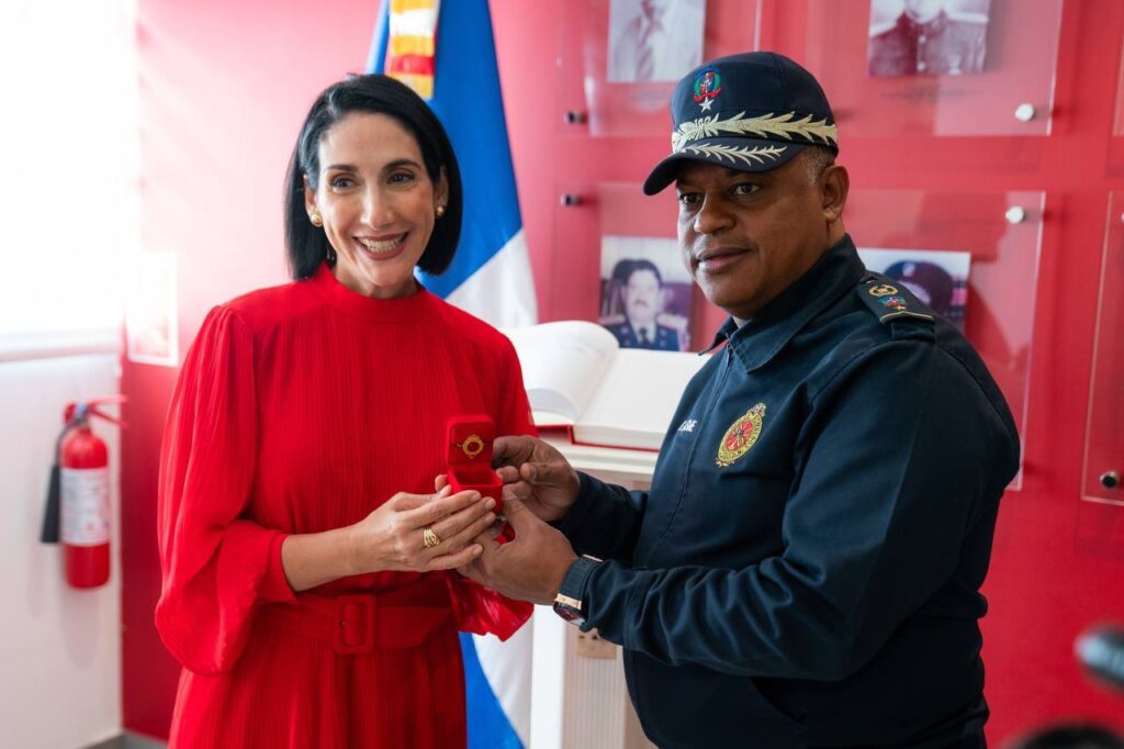 @RaquelArbaje visita Cuerpo de Bomberos DN
