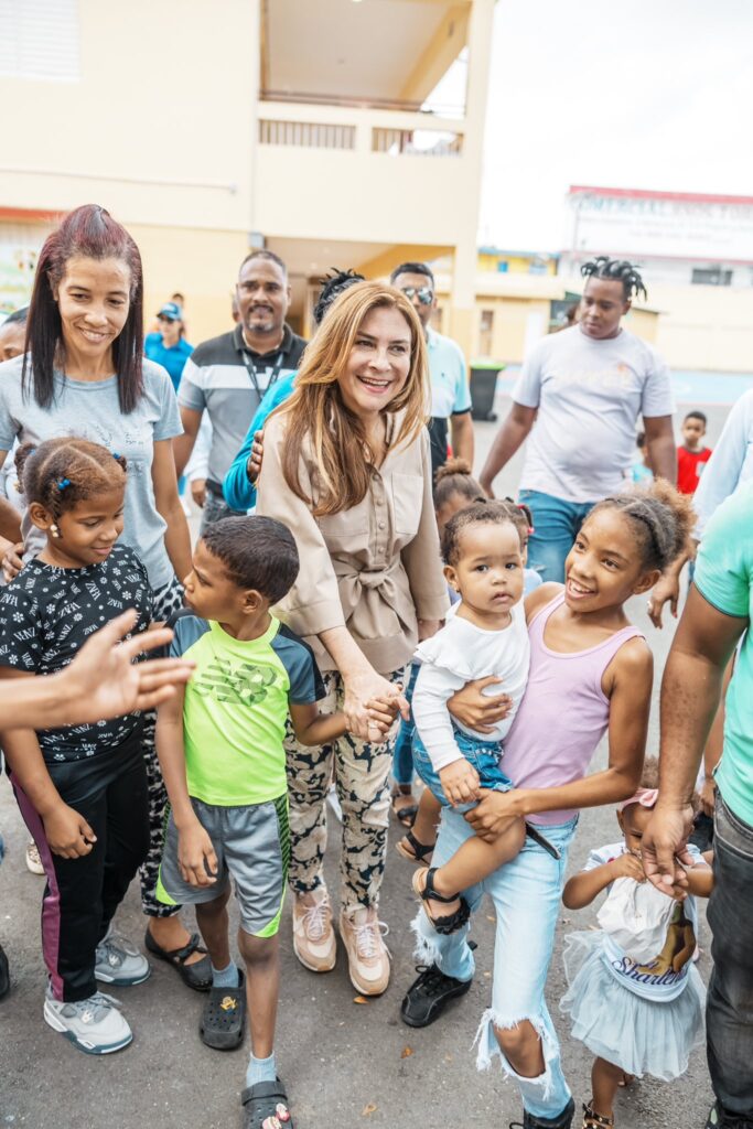 @CarolinaMejiaG comparte con simpatizantes del 27 de Febrero y Gualey