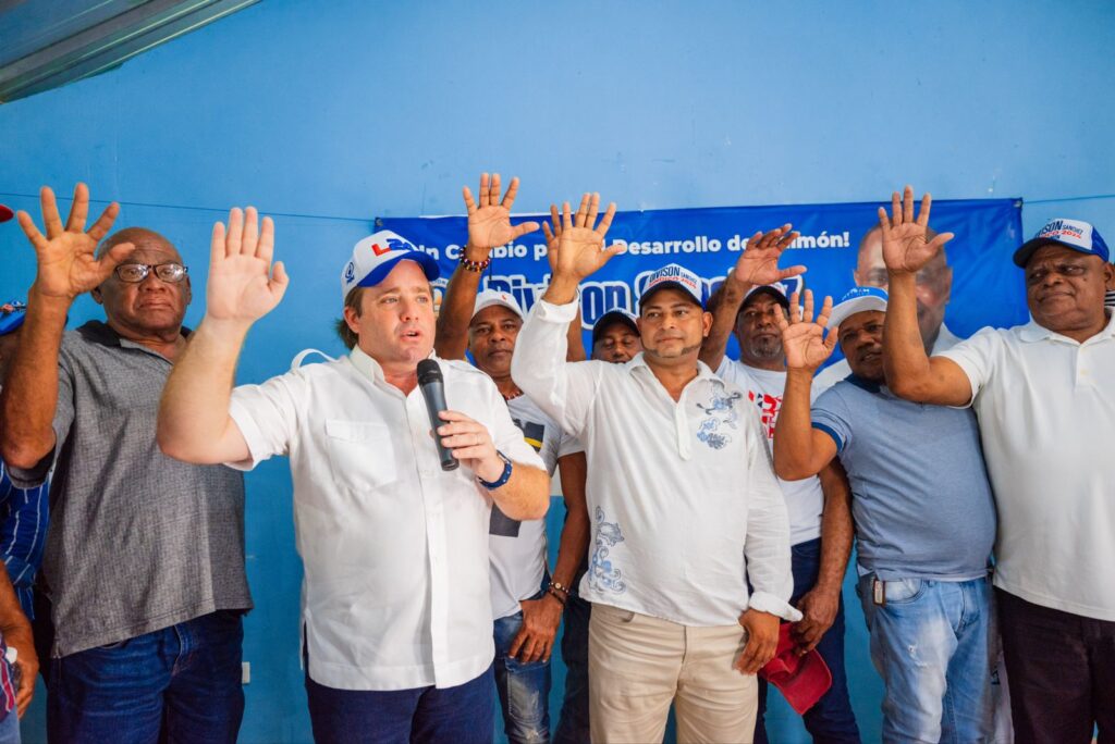 @Josepaliza juramenta decenas dirigentes de Maimón