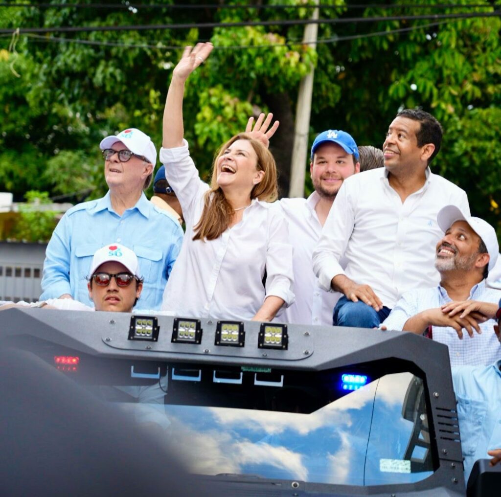 @OrlandoJorgeV respaldando a @LlegoPapa y @CarolinaMejiaG en Caravana por el DN