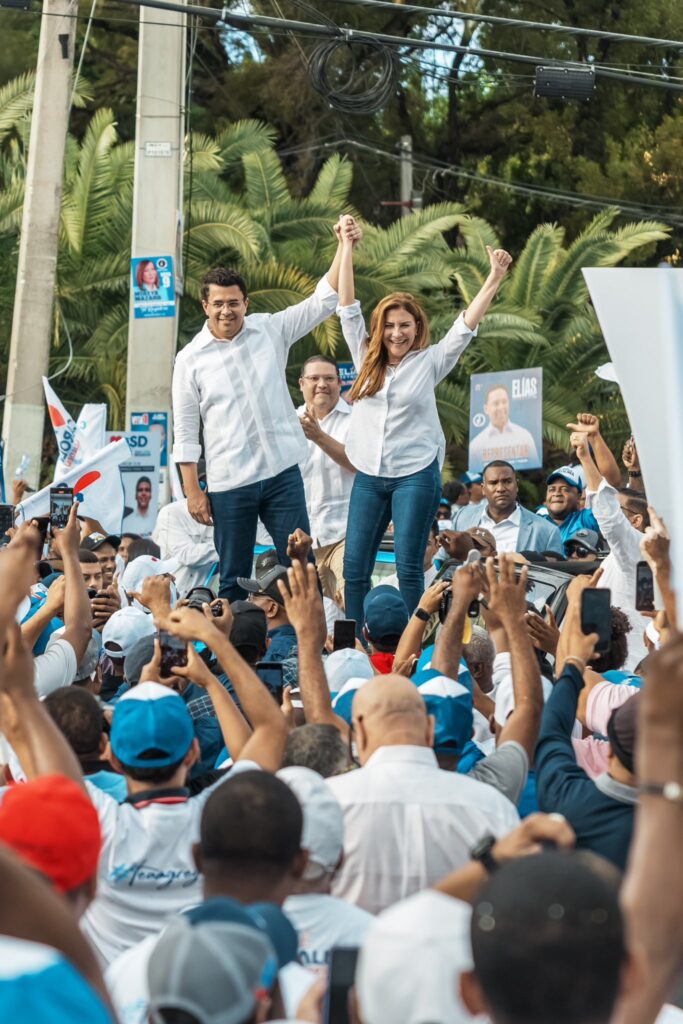 @CarolinaMejiaG agradece a @DavidColladoM por el apoyo de siempre para nuestra capital #CarolinaAlcaldesa2024
