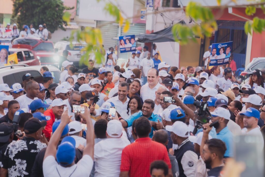 @AdolfoPerezDL apoyando a Junior Santos próximo Alcalde los Alcarrizos @PRM_Oficial
