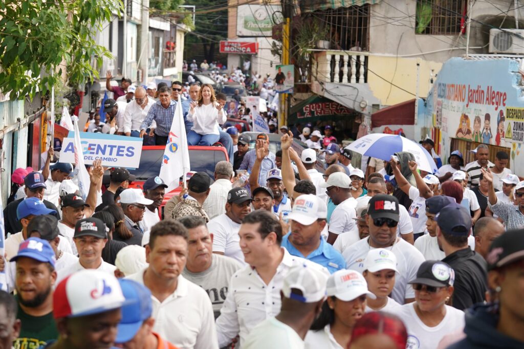 @GloriaReyesG queda demostrado que @PRM_Oficial y @LuisAbinader se fortalece cada día más