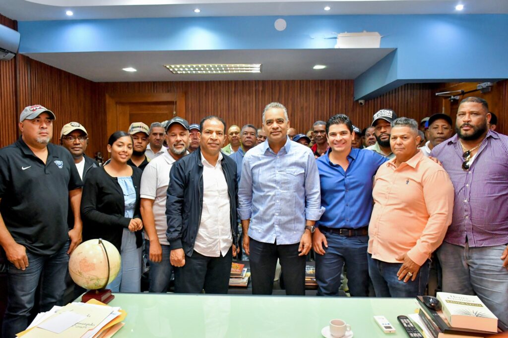 @JoelSantosE se reune con transportistas de la ruta F en Santiago con el objetivo de buscar medidas compensatorias previo funcionamiento del monorriel