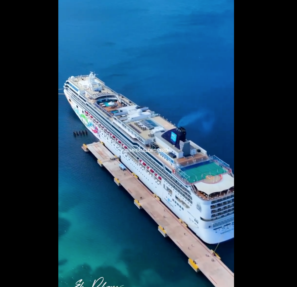 @RDPorLoAlto celebra el primer crucero que arriba al Puerto de Cabo Rojo en Pedernales