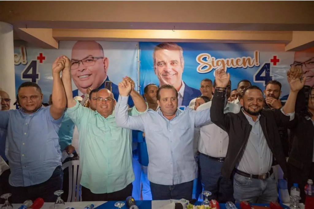 @PRM_Oficial juramenta exprecandidatos alcaldes del PLD y la FP en Esperanza