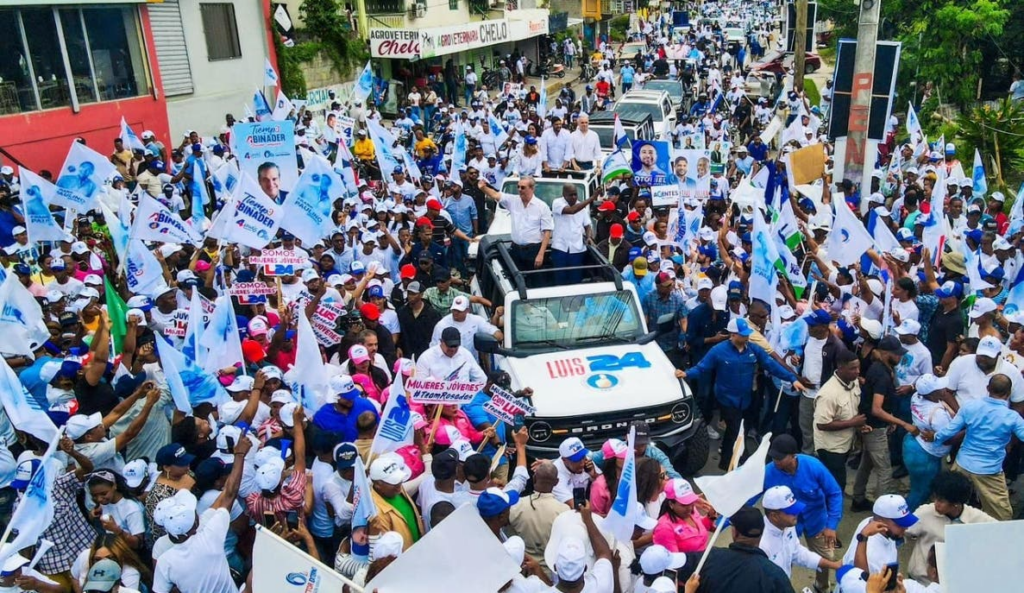 @LuisAbinader: Gracias a la gente de Villa Altagracia, El Carril de Haina, Quita Sueño y San Cristóbal por su apoyo