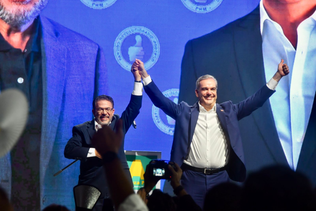 Alianza País proclama a @LuisAbinader como candidato presidencial 