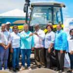 Entregan tres tractores en apoyo a los productores de plátano de Pedernales