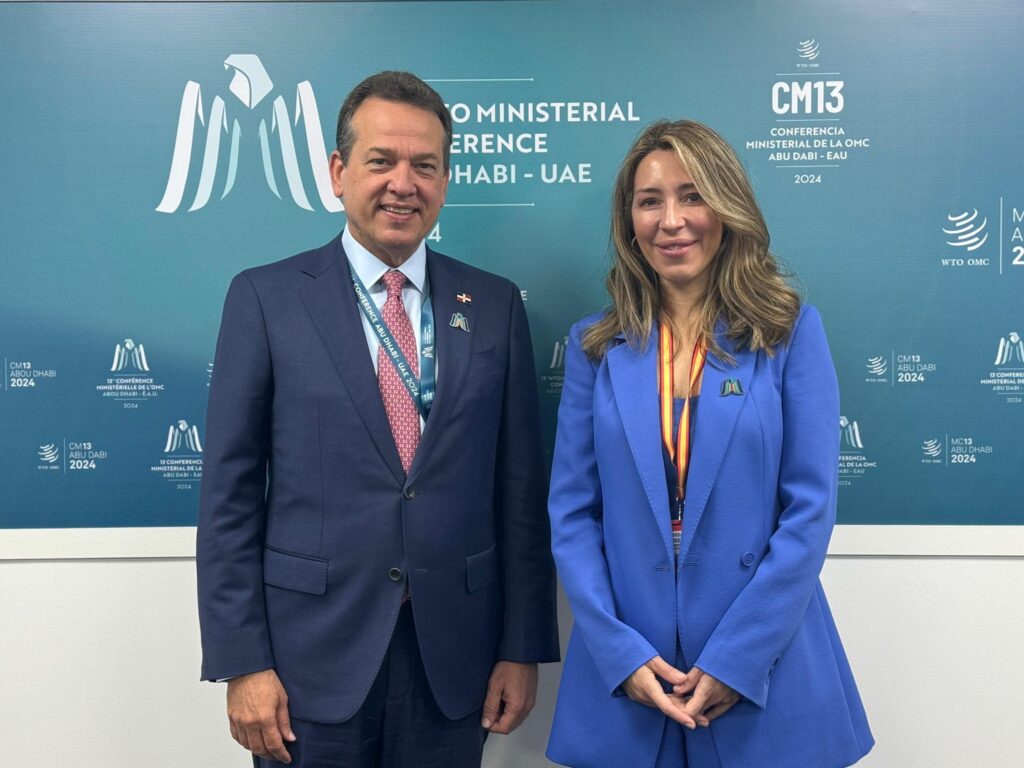Ministro @ItoBisono y Sra. Xiana Méndez Discuten Temas de Interés Común”