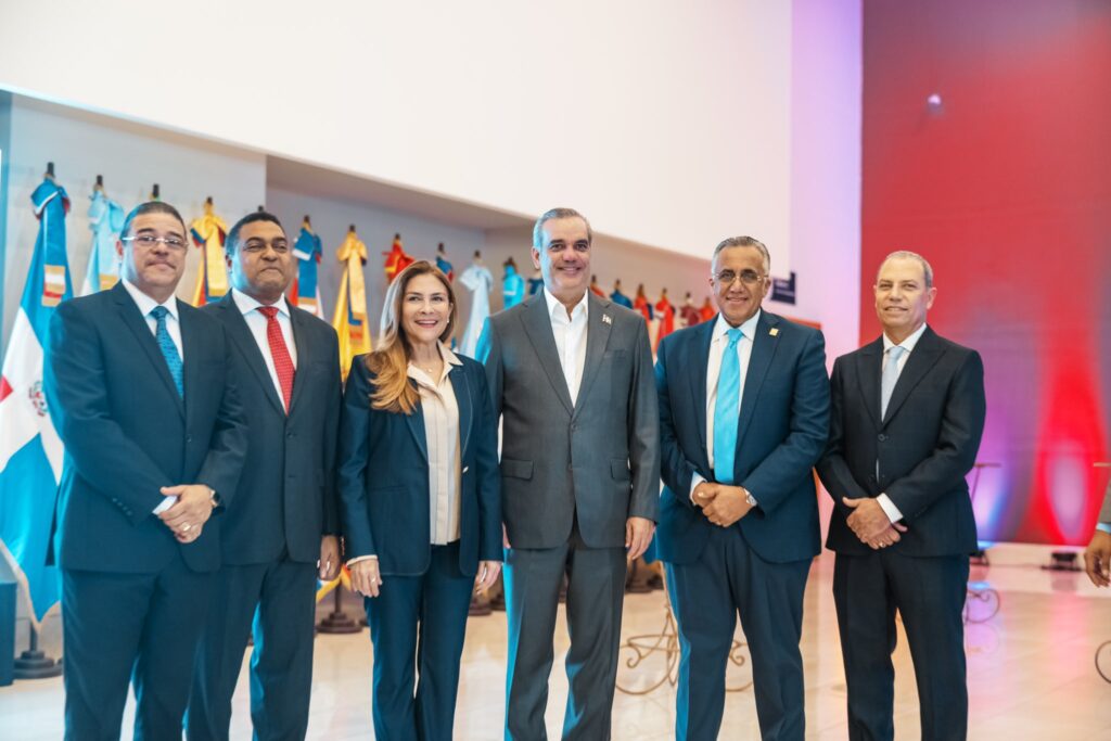 @CarolinaMejiaG “Anoche: Un Hito Histórico en el Deporte, la Ciudad y el País con la Presencia del Presidente @LuisAbinader en los XXV Juegos Centroamericanos y del Caribe”