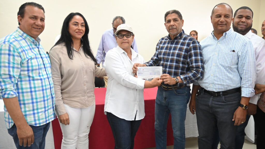 Presidente Abinader envía ayuda económica productores de Nagua que tuvieron pérdidas en últimas lluvias torrenciales