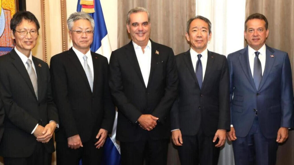 Presidente Abinader recibe delegación de empresa japonesa Yazaki; invertirá 90 millones de dólares en planta de fabricación de piezas para automóviles en el país