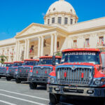 Presidencia entrega once modernos camiones a distintos cuerpos de bomberos del país