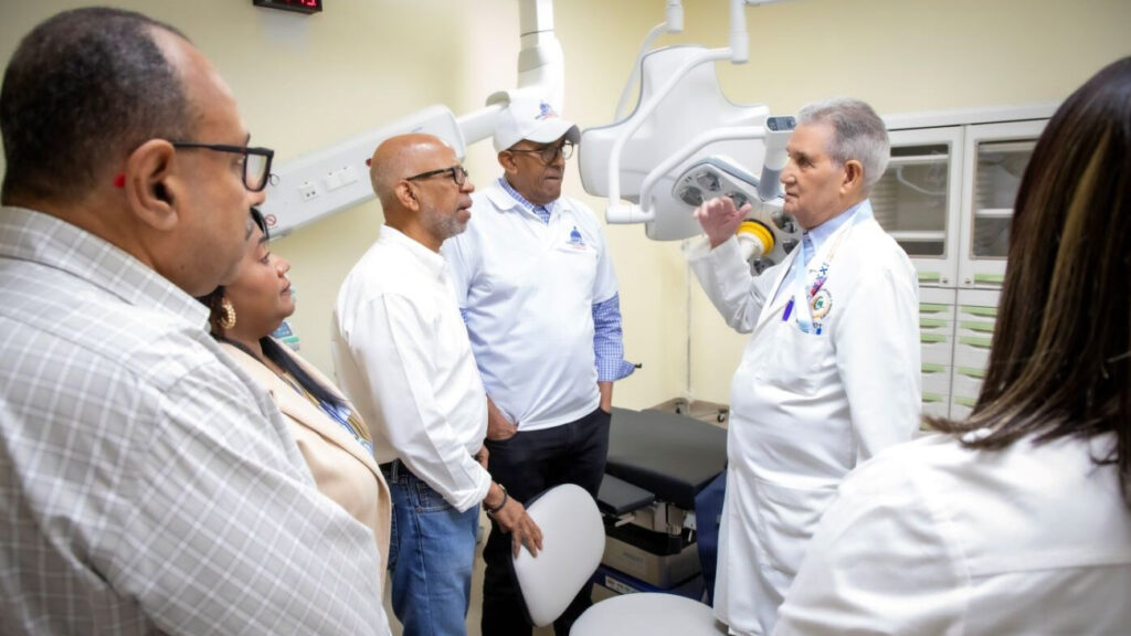 Contralor general de la República, Félix Santana García, supervisa con rigor los avances y transparencia en la Ciudad Sanitaria Luis Eduardo Aybar