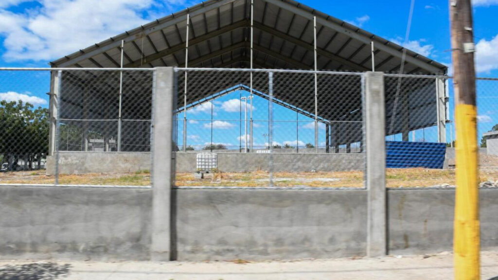 En dos meses concluirá construcción polideportivo de Sabana Yegua, en Azua