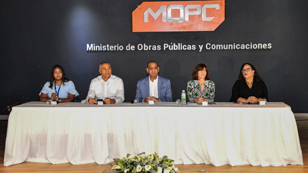 MOPC realizará trabajos acondicionamiento de 649 kilómetros de caminos vecinales con la participación de mujeres microempresarias