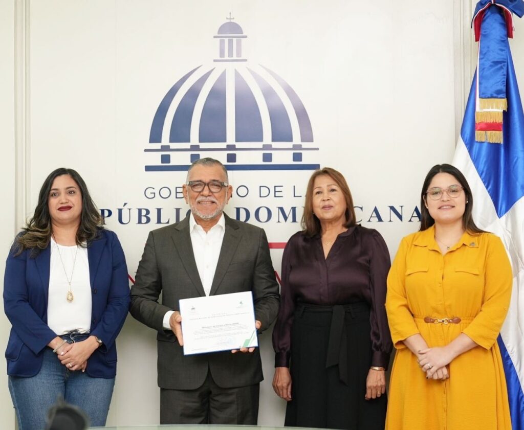 @energiayMinasRD es exaltado y reconocido por @InapRD alcanzando ranking en capacitación de su personal