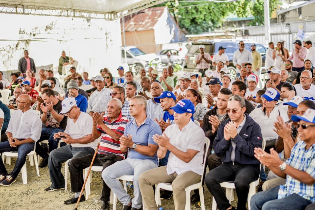 @UlisesRodg recibe apoyo de comerciantes y juntas de vecinos Santiago