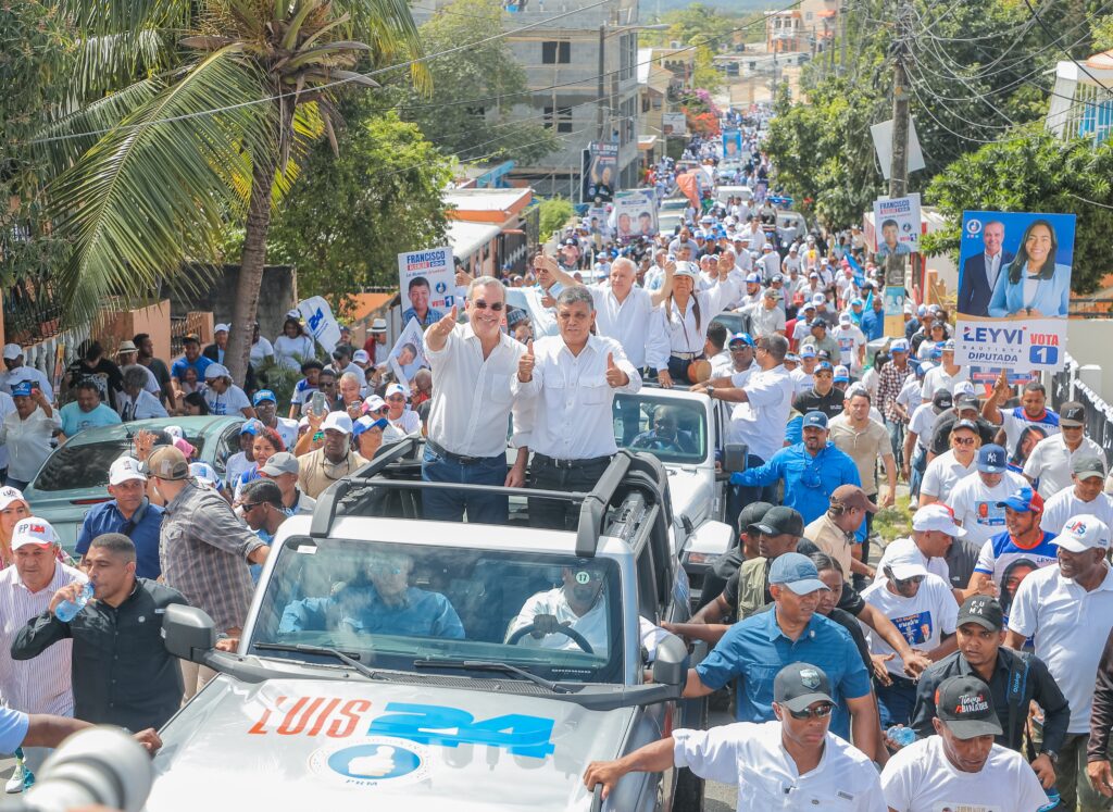 @LuisAbinader en Marcha Caravana Santo Domingo Oeste