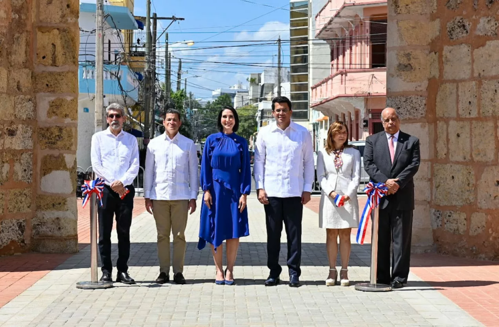 @TurismoRD entrega restaurada la Puerta de la Misericordia