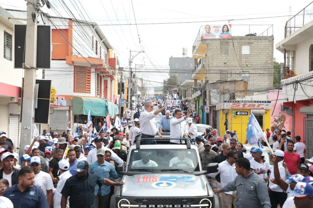 @LuisAbinader afirma apoyo a candidatos municipales del @PRM_Oficial se reflejará el 18 de febrero