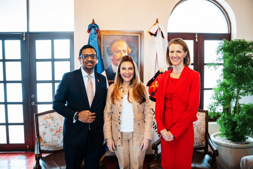 @CarolinaMejiaG “Encuentro con Embajador @MockbulAli y Enviada Británica para PEIDs”