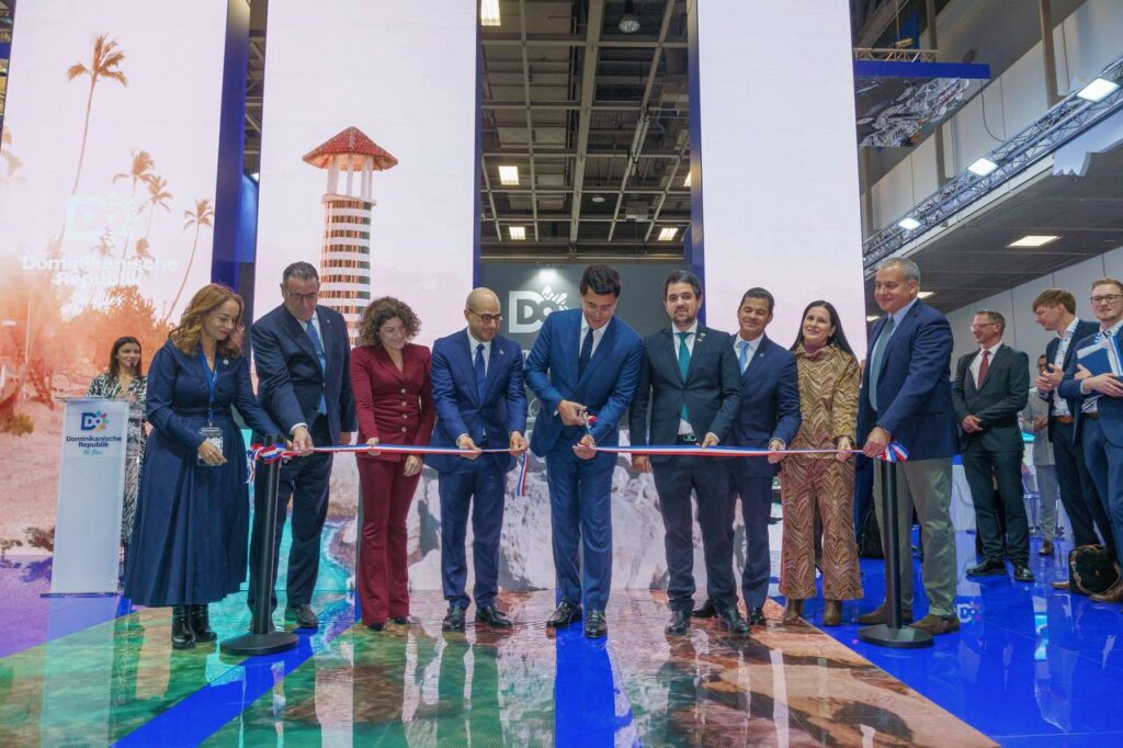 @DavidColladoM “Inauguración del Stand Inmersivo en #ITBBerlín”