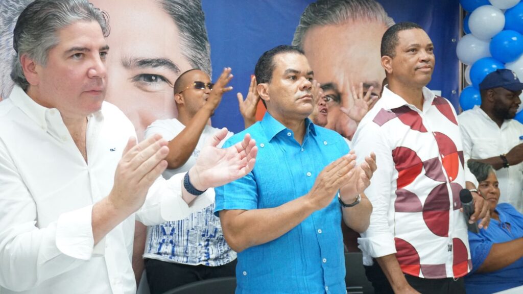 @EliasBaezd juramenta en el @PRM_Oficial ex candidato regidor Generación de Servidores Julio Muñoz